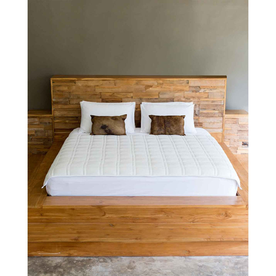 A full bed with a weighted blanket on top in white [42934587818203, 45574417940699, 42934587850971, 46452818444507]