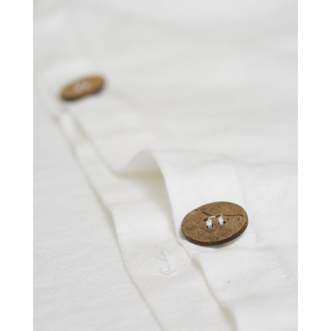 Close up view of linen and coconut buttons on a duvet cover [32783545630800, 32783545237584, 32783545434192, 32854364618832, 32854406529104]